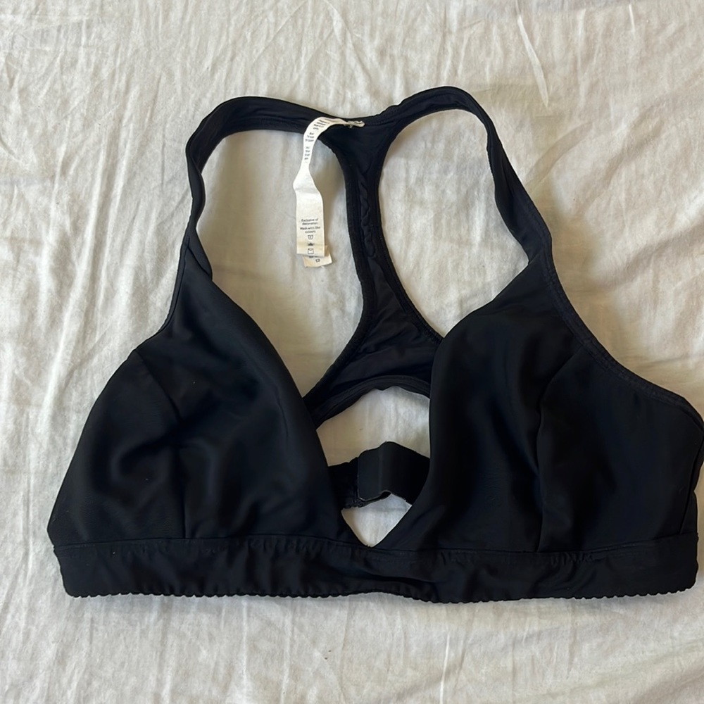 Black lululemon sports bra